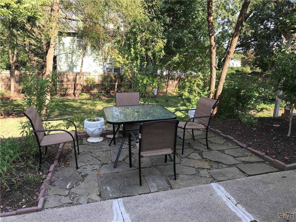 2122 Walnut Street Allentown, PA 18104 - Photo 5 of 31 a view of a table and chairs in the patio