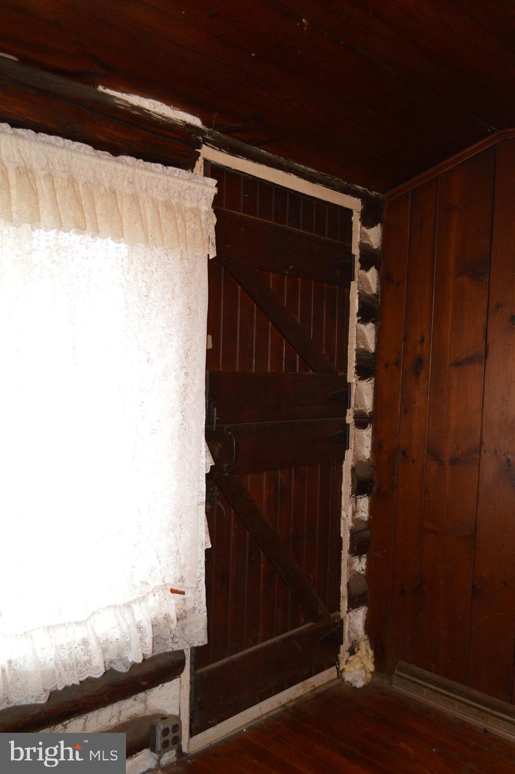 16 Mountain Side Road Dillsburg, PA 17019 - Photo 11 of 41 Front Door inside Living Room