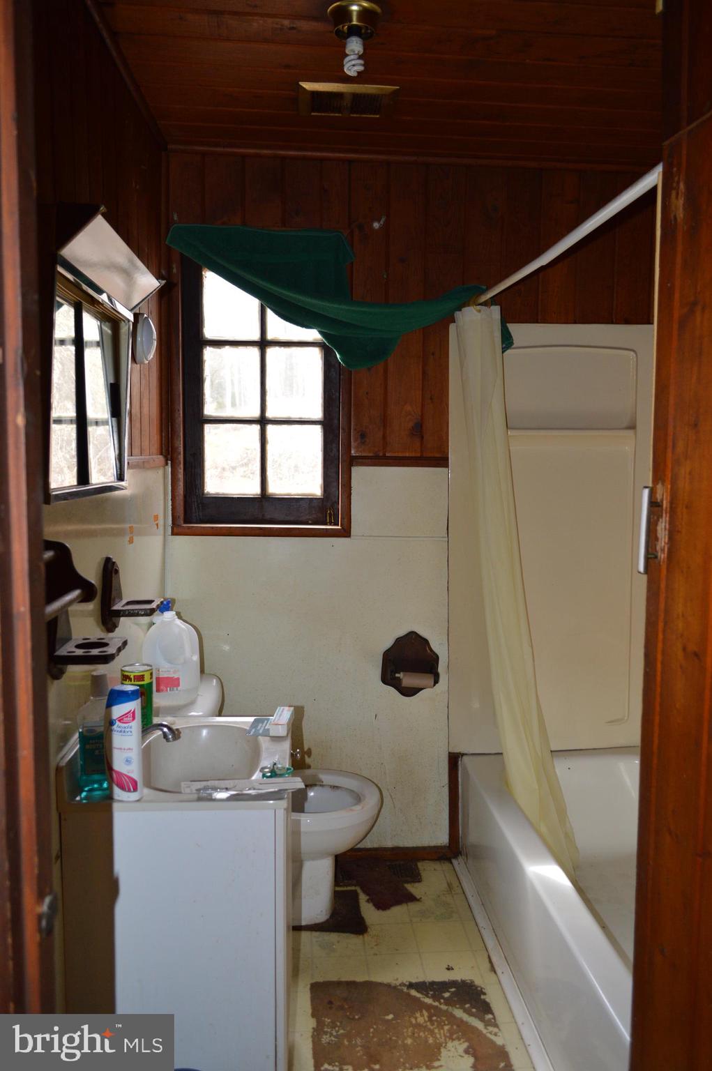 16 Mountain Side Road Dillsburg, PA 17019 - Photo 27 of 41 Bathroom