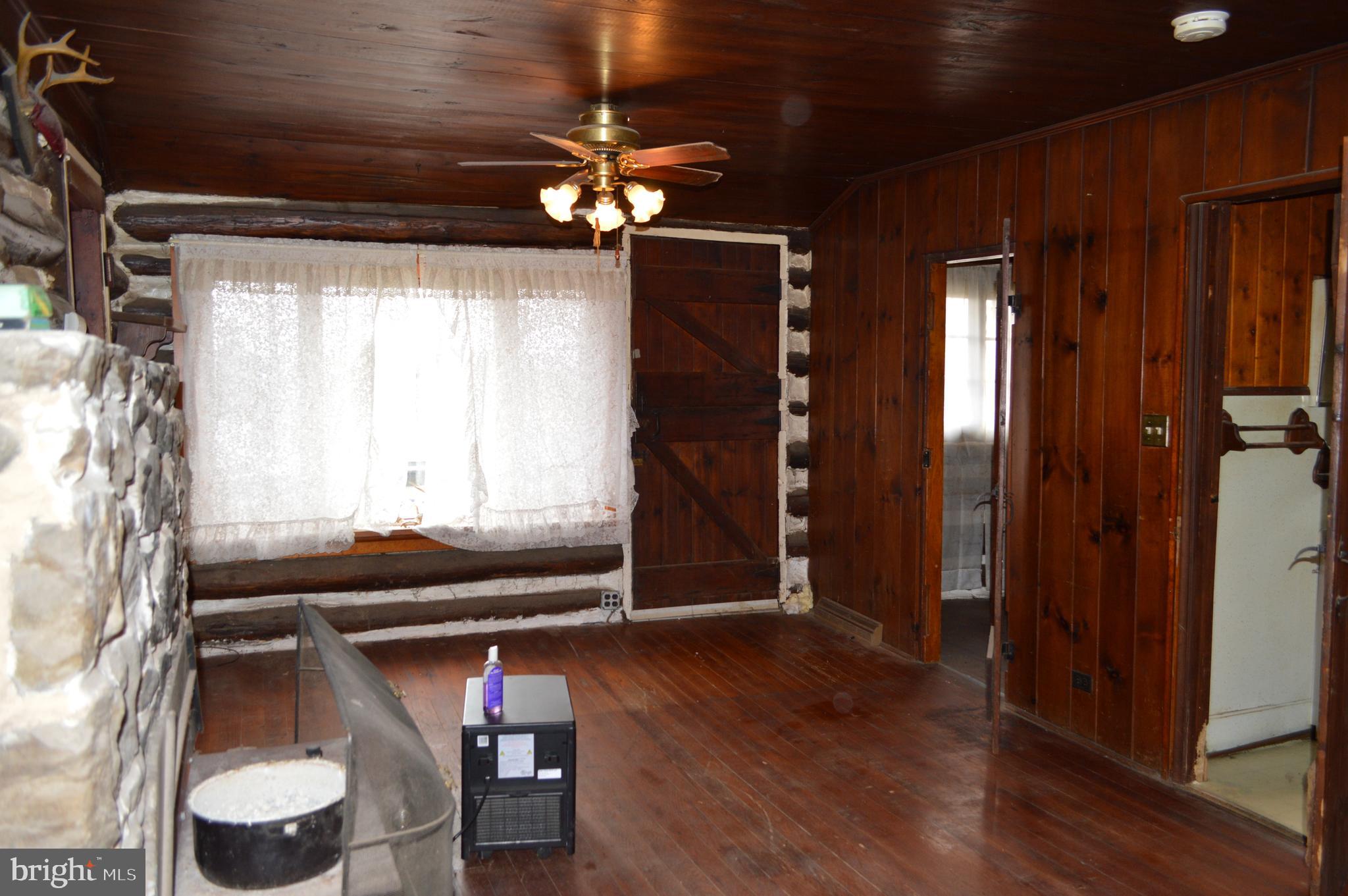 16 Mountain Side Road Dillsburg, PA 17019 - Photo 10 of 41 Living Room