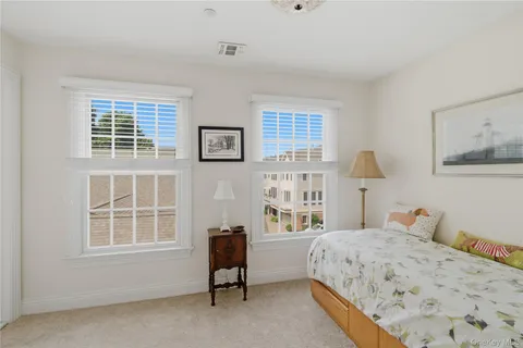 $899,000 | 23 Mariners Walk, Oyster Bay, NY 11771