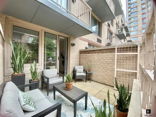 $599,000 | 393 West 49th Street, Unit 2PP | Hell's Kitchen