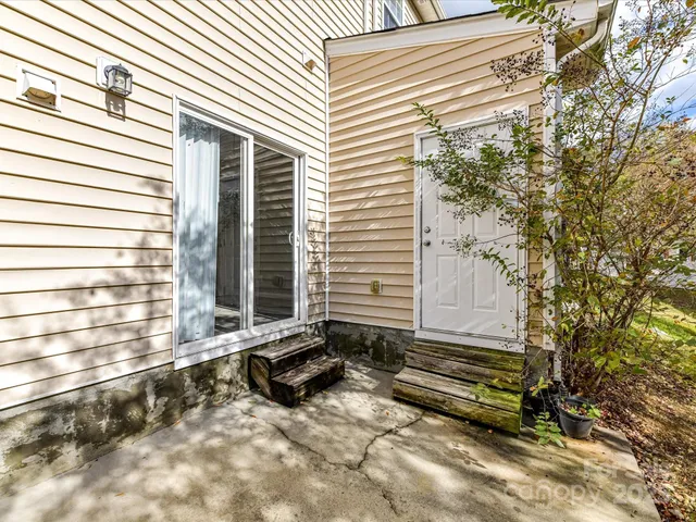 a view of a back yard of the house