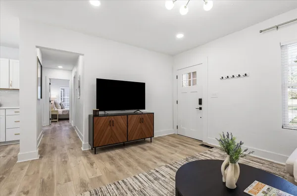 $2,200 | 643 West 8th Avenue, Tallahassee, FL 32303
