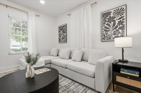 $2,200 | 643 West 8th Avenue, Tallahassee, FL 32303