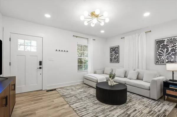 $2,200 | 643 West 8th Avenue, Tallahassee, FL 32303
