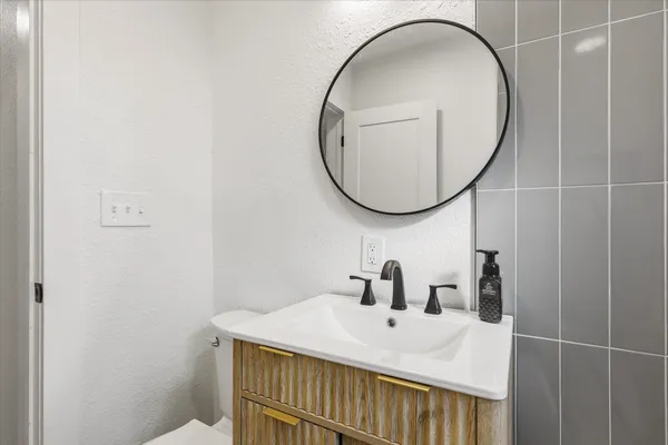 $2,200 | 643 West 8th Avenue, Tallahassee, FL 32303