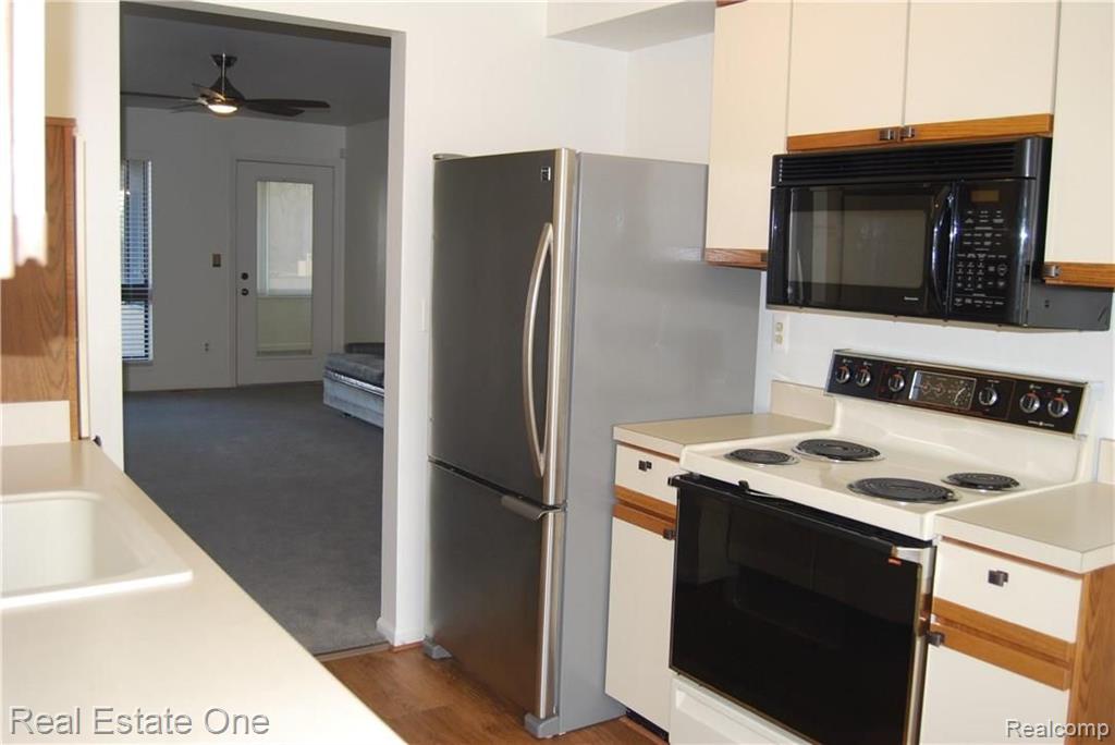 924 Wexford Way, Unit 10 Rochester Hills, MI 48307 - Photo 6 of 25