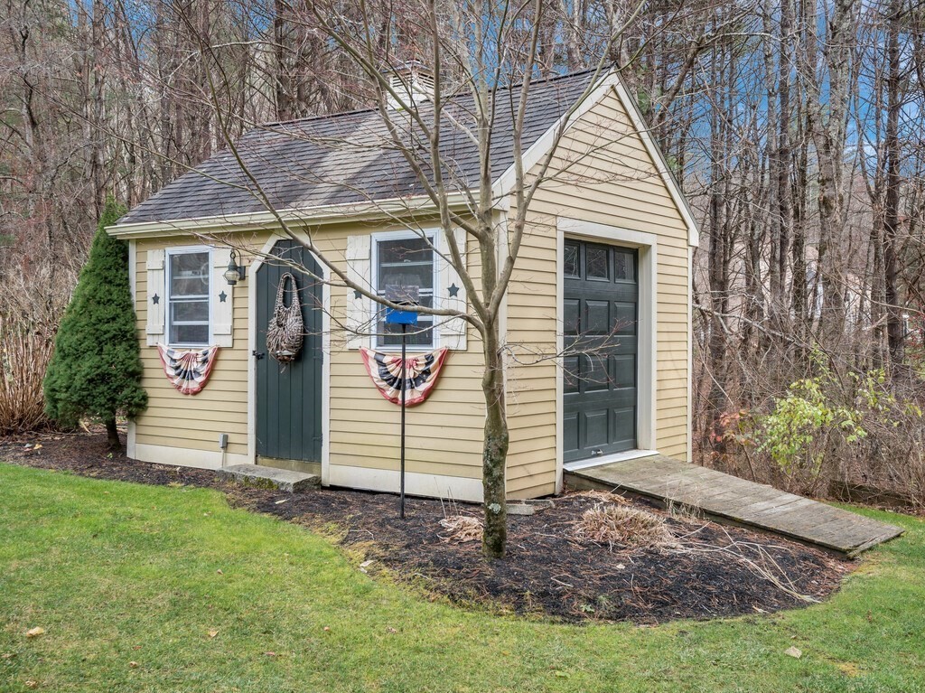 13 McIntyre Road Charlton, MA 01507 - Photo 7 of 42