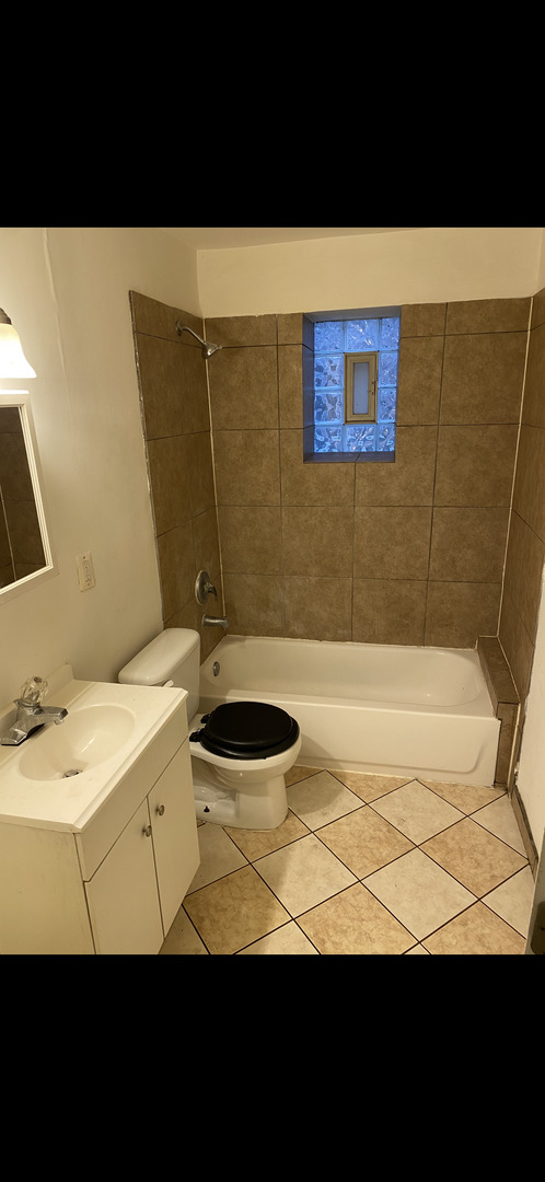 1808 South Drake Avenue Chicago, IL 60623 - Photo 10 of 14 a view of a bathroom