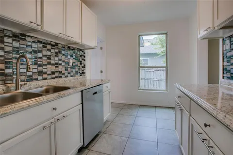 $259,000 | 818 East Woodin Boulevard, Dallas, TX 75216
