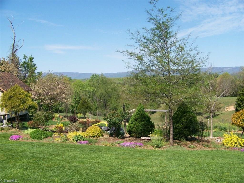 202 Webster Road Mount Airy, NC 27030 - Photo 4 of 26 Gallery Image 4