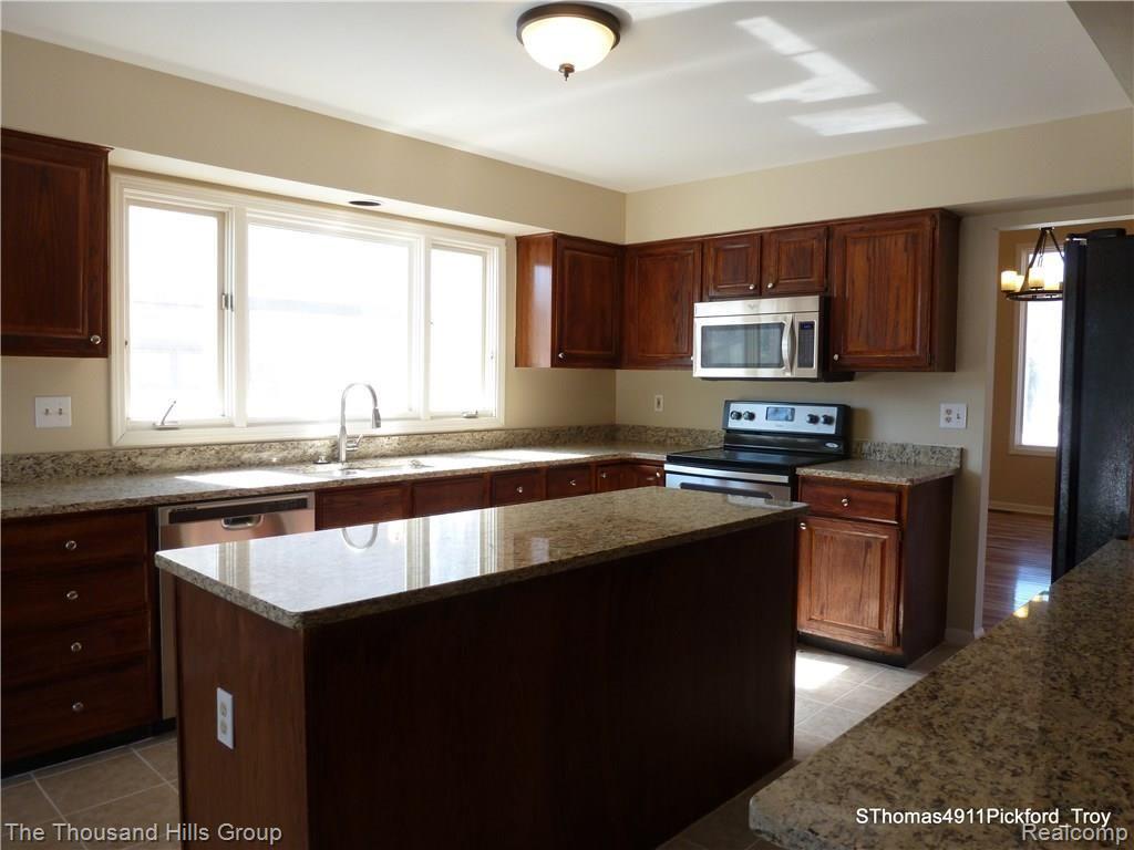 4911 Pickford Drive Troy, MI 48085 - Photo 4 of 46 Pickford 4911 (27).JPG
