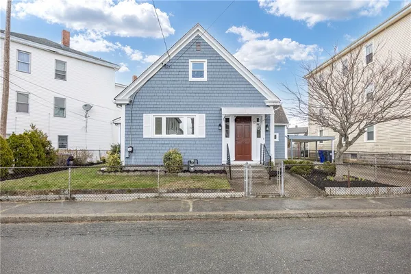 $475,000 | 12 Union Street, Warren, RI 02885