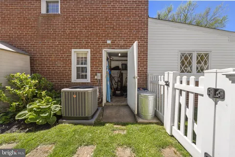 a view of a house with backyard and porch