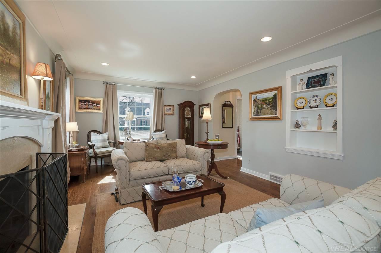 1652 Hawthorne Road Grosse Pointe, MI 48236 - Photo 8 of 55 31346344-7.JPG