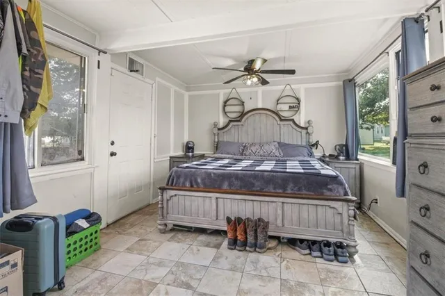 $199,500 | 122 North Taylor Street, Pleasant Hill, MO 64080