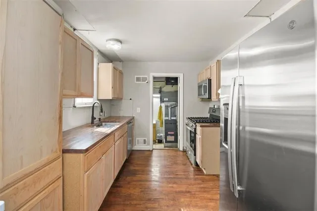 $199,500 | 122 North Taylor Street, Pleasant Hill, MO 64080