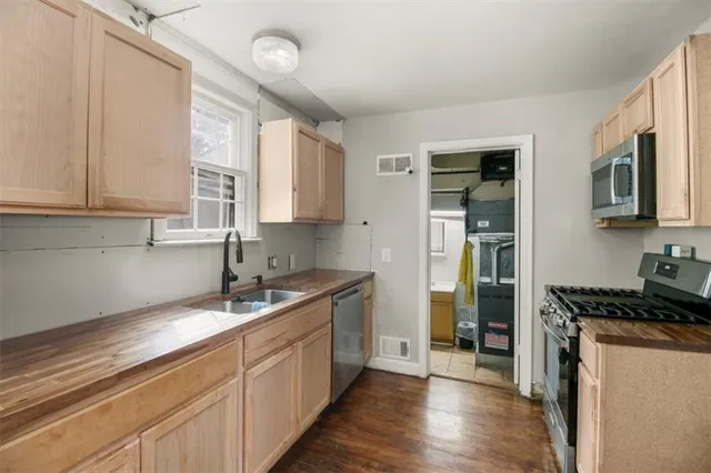 $199,500 | 122 North Taylor Street, Pleasant Hill, MO 64080