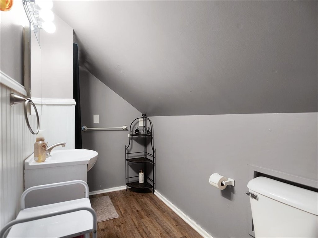 746 Dewitt Road Webster, NY 14580 - Photo 24 of 47 2nd floor bathroom