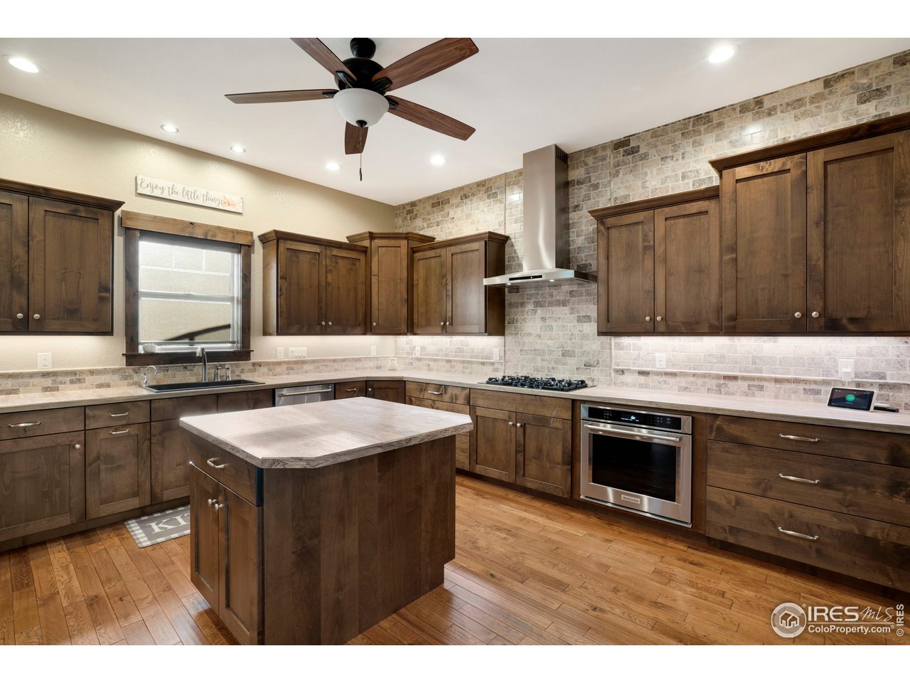 608 Riverside Court Greeley, CO 80634 - Photo 11 of 36 Range is set up to have gas or electric