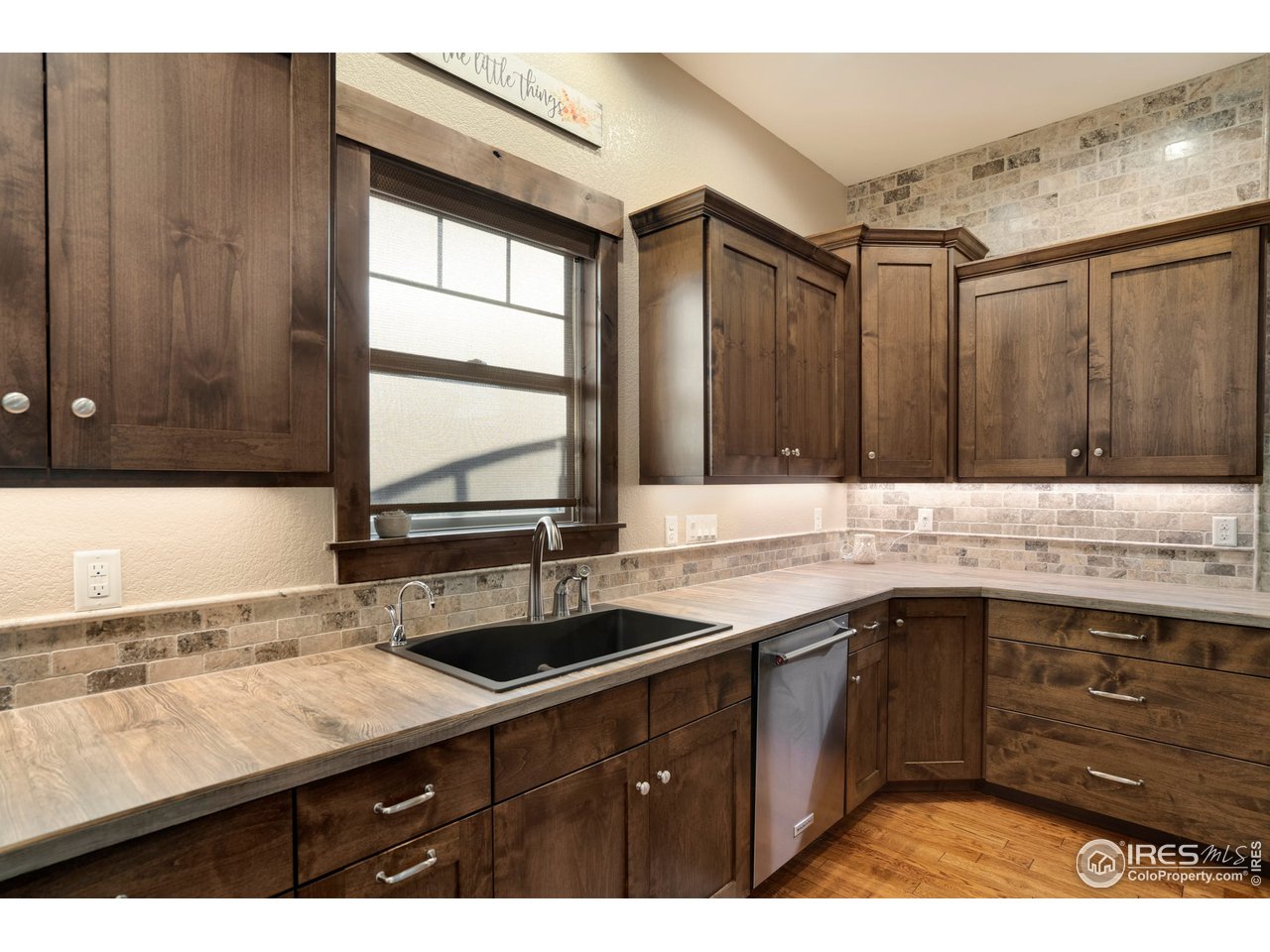 608 Riverside Court Greeley, CO 80634 - Photo 13 of 36 Custom alder wood cabinets