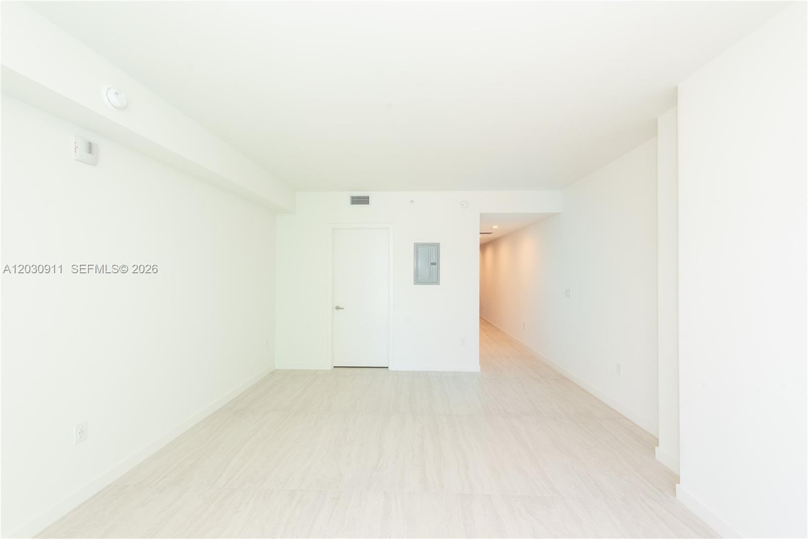77 Southeast 5th Street, Unit 1804 Miami, FL 33131 - Photo 4 of 27