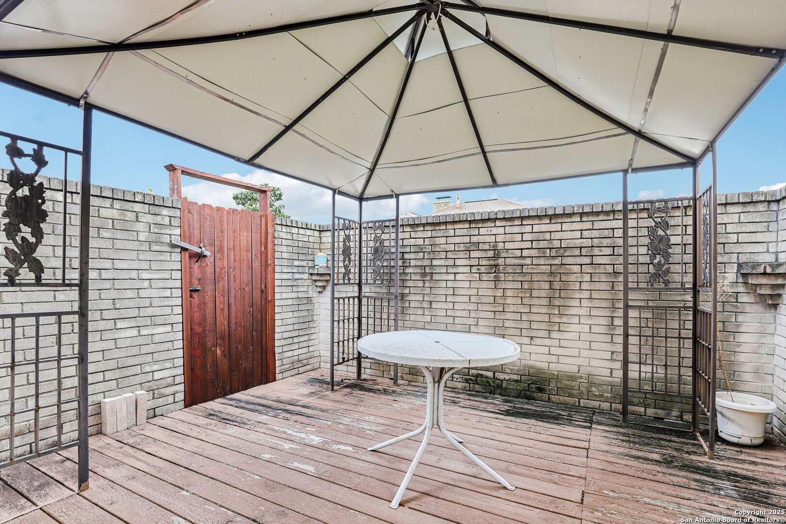 5817 Winding Ridge Drive Windcrest, TX 78239 - Photo 47 of 52 a table and chairs in patio