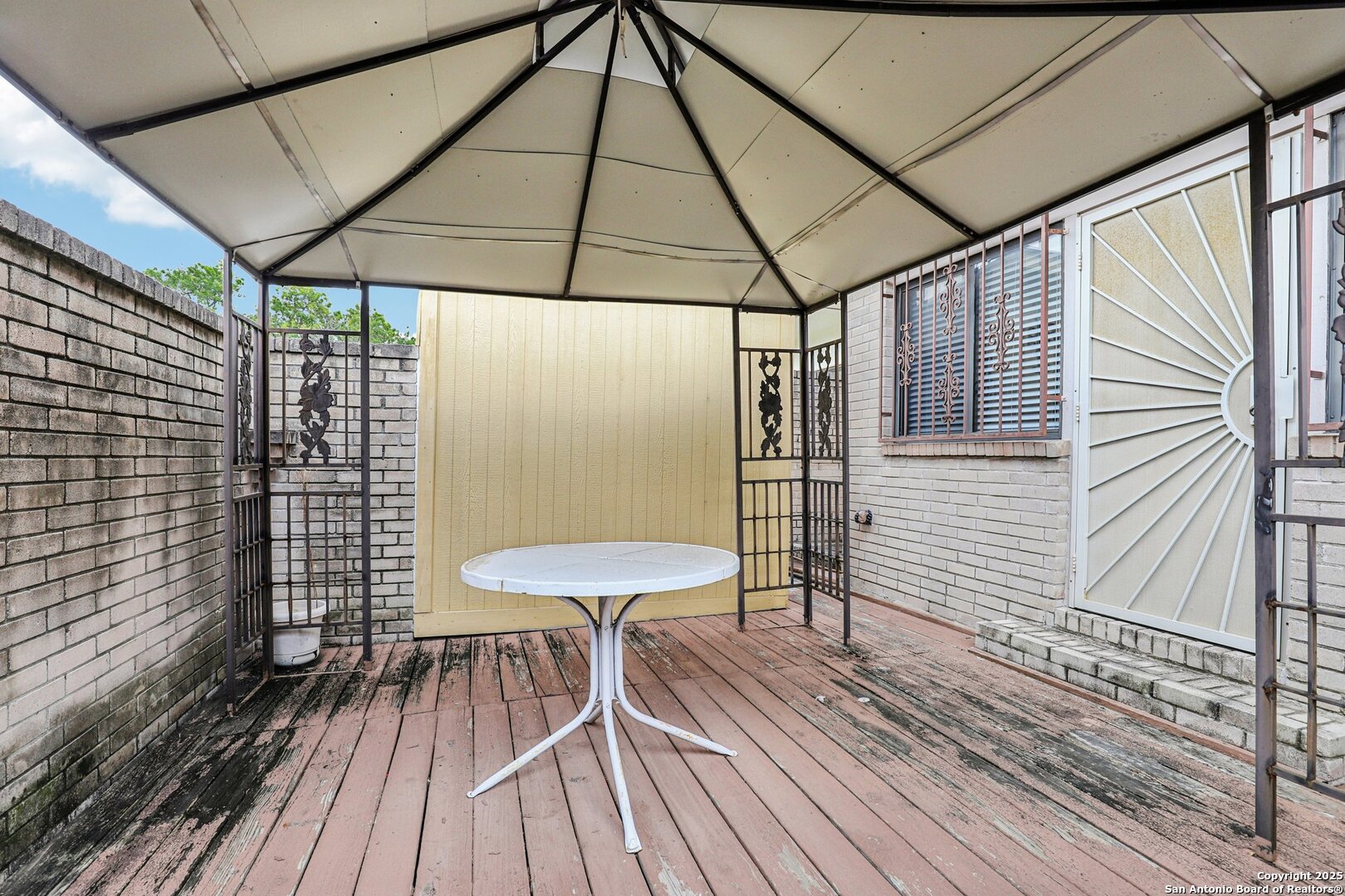5817 Winding Ridge Drive Windcrest, TX 78239 - Photo 48 of 52 a view of a balcony with furniture and wooden floor