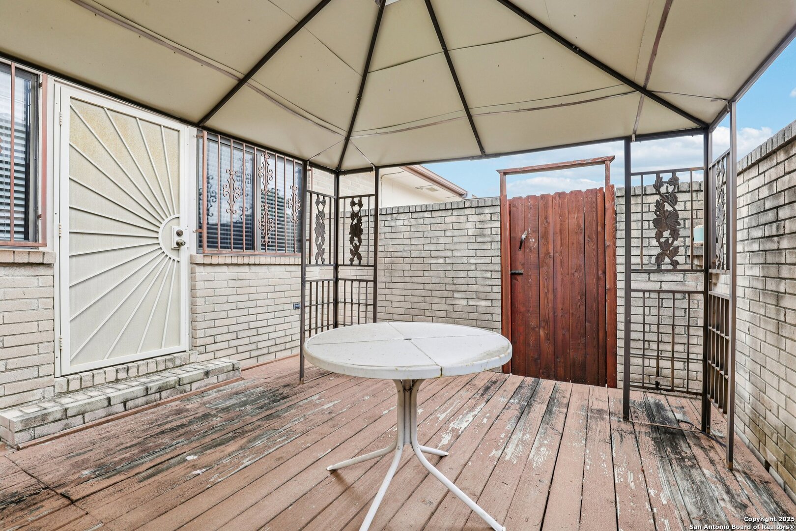 5817 Winding Ridge Drive Windcrest, TX 78239 - Photo 49 of 52 a view of a balcony with a table and chairs