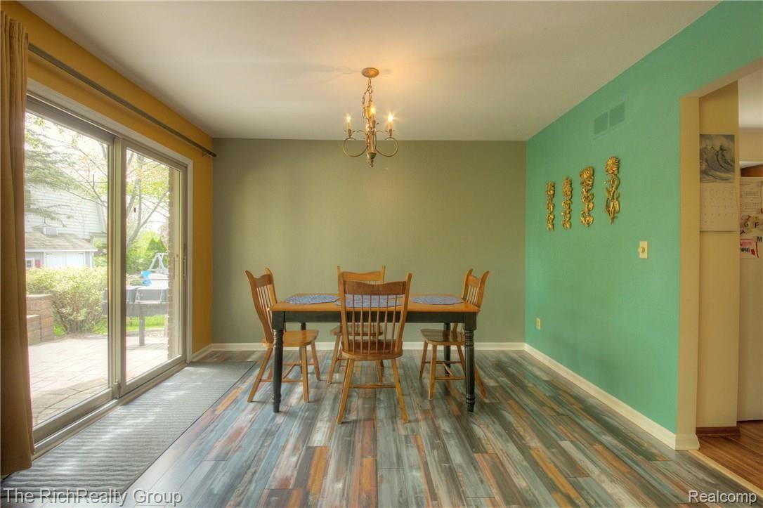 46513 Maidstone Road Canton, MI 48187 - Photo 23 of 56 23_fb.jpg