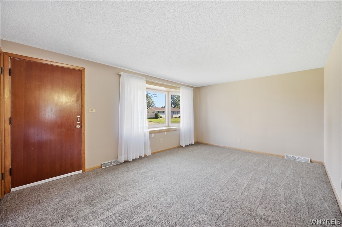 3385 Dickens Road Hamburg, NY 14219 - Photo 7 of 48