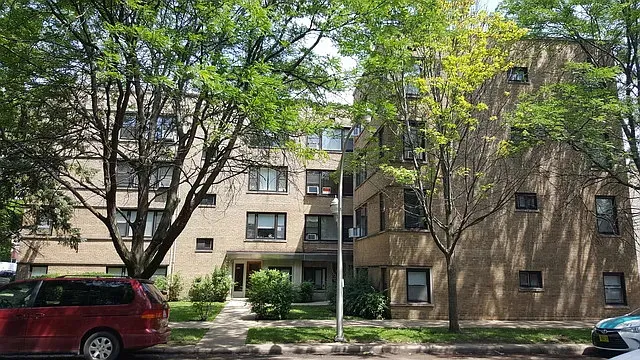 $1,570 | 2950 West Arthur Avenue, Unit 2N, Chicago, IL 60645