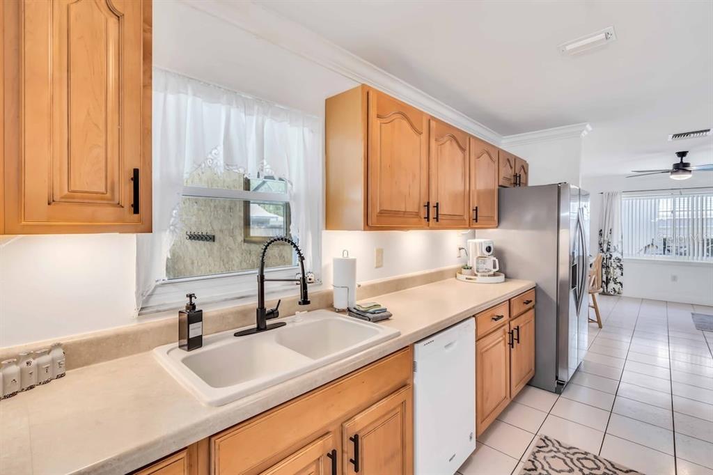 3953 Linwood Street Sarasota, FL 34232 - Photo 9 of 24