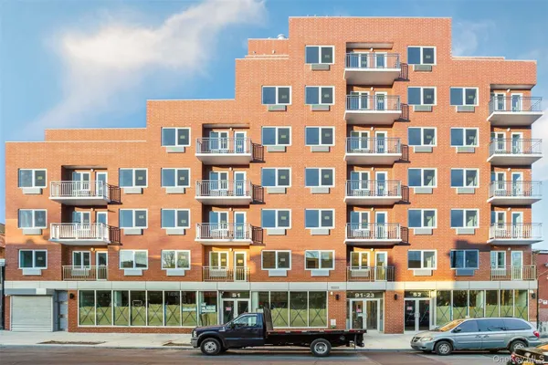 $720,000 | 91-23 Corona Avenue, Unit 4F | Elmhurst