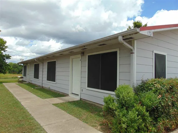 $1,150 | 1701 B Johnson Street, Marble Falls, TX 78654