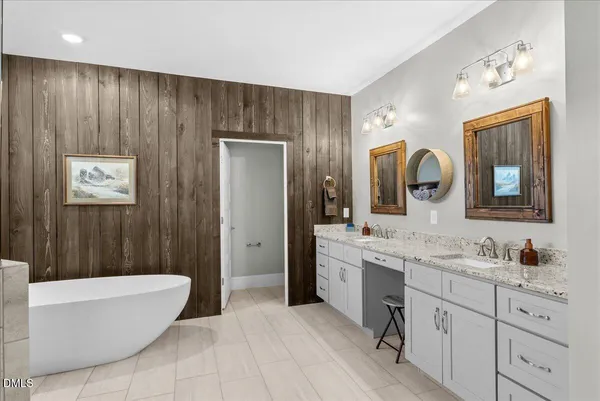 $1,275,000 | 125 Lakeview Circle, Gasburg, VA 23887