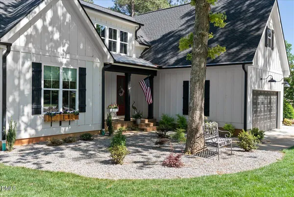 $1,275,000 | 125 Lakeview Circle, Gasburg, VA 23887