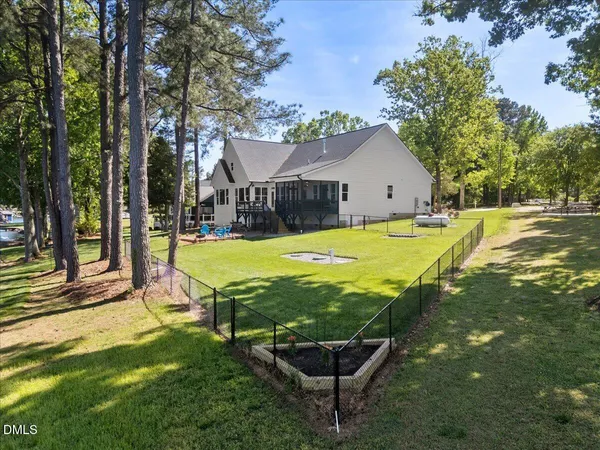 $1,275,000 | 125 Lakeview Circle, Gasburg, VA 23887