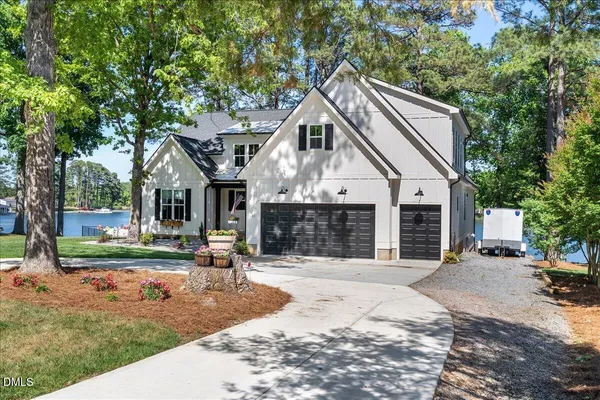 $1,275,000 | 125 Lakeview Circle, Gasburg, VA 23887