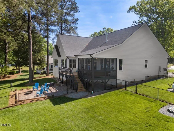 $1,275,000 | 125 Lakeview Circle, Gasburg, VA 23887