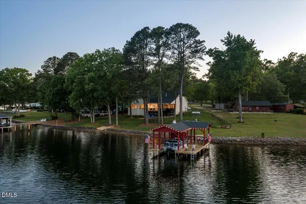$1,275,000 | 125 Lakeview Circle, Gasburg, VA 23887
