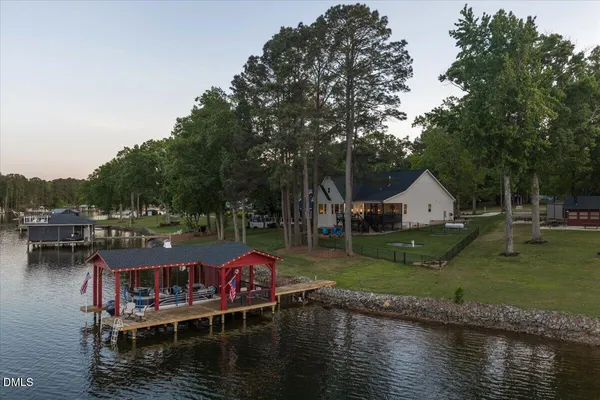 $1,275,000 | 125 Lakeview Circle, Gasburg, VA 23887