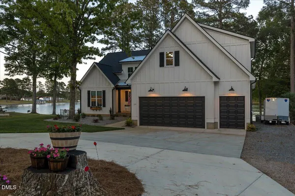 $1,275,000 | 125 Lakeview Circle, Gasburg, VA 23887