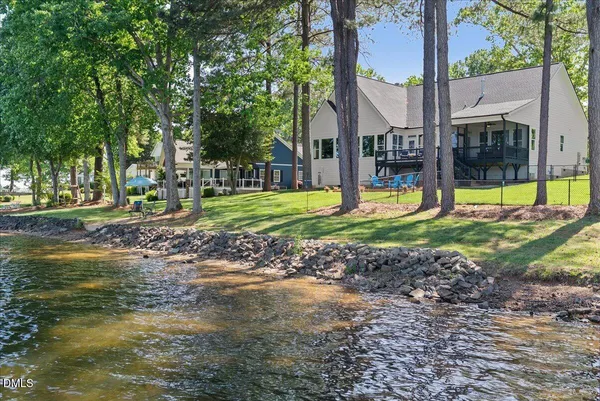 $1,275,000 | 125 Lakeview Circle, Gasburg, VA 23887