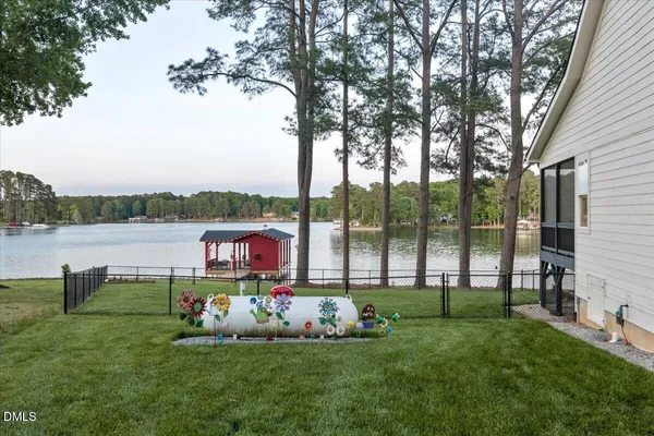 $1,275,000 | 125 Lakeview Circle, Gasburg, VA 23887