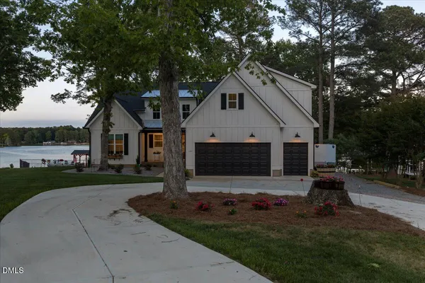 $1,275,000 | 125 Lakeview Circle, Gasburg, VA 23887