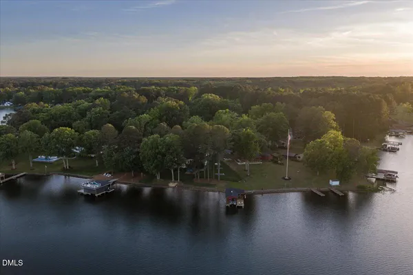 $1,275,000 | 125 Lakeview Circle, Gasburg, VA 23887