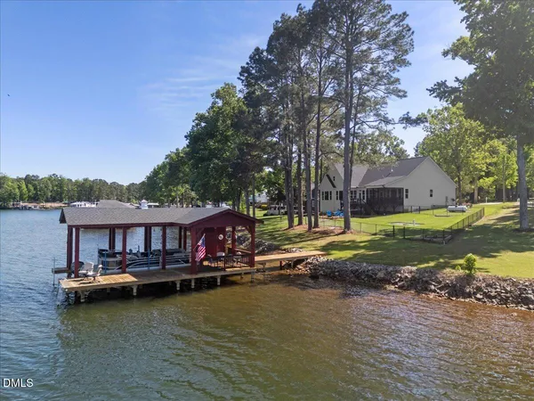 $1,275,000 | 125 Lakeview Circle, Gasburg, VA 23887