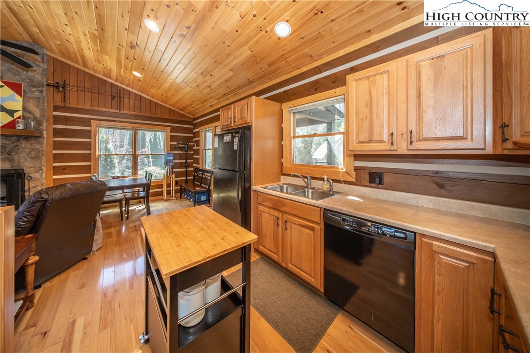 308 Ragan Road Todd, NC 28684 - Photo 7 of 28 Gallery Image 7